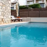 Apartment Lydia's 2 - Private Pool, Near Xylokastro *