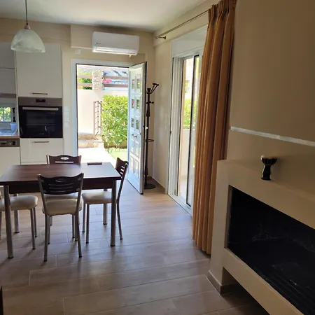 Apartamento Lydia's 2 - Private Pool, Near Xylokastro Melíssion