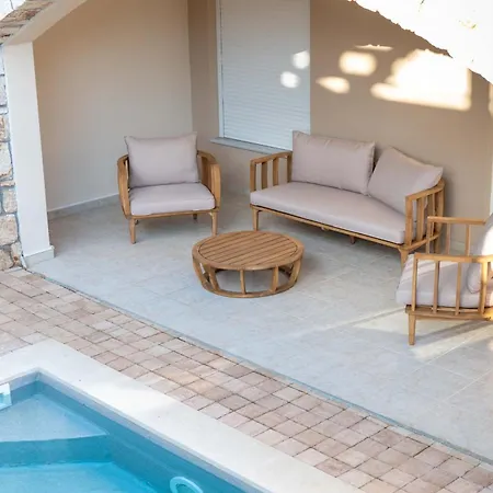 Lydia's 2 - Private Pool, Near Xylokastro Melíssion