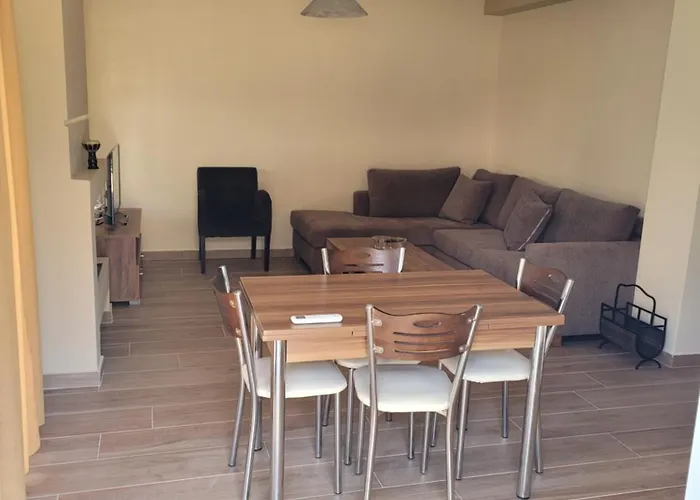 Lydia's 2 - Private Pool, Near Xylokastro Melíssion